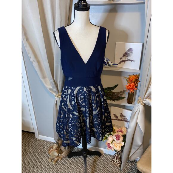 Xscape Women’s Embroidered V-Neck Fit & Flare Dress GUC Navy Blue Nude Lining - Picture 3 of 13